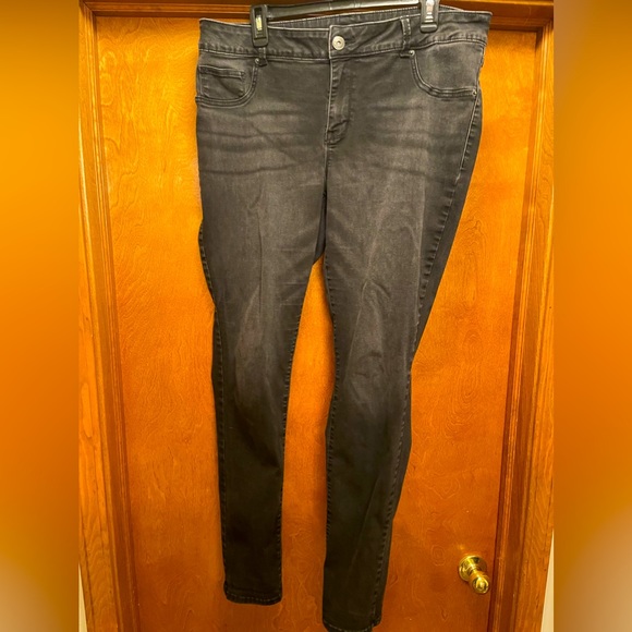 Maurices Pants - Maurice’s faded black jeggings (18LONG)